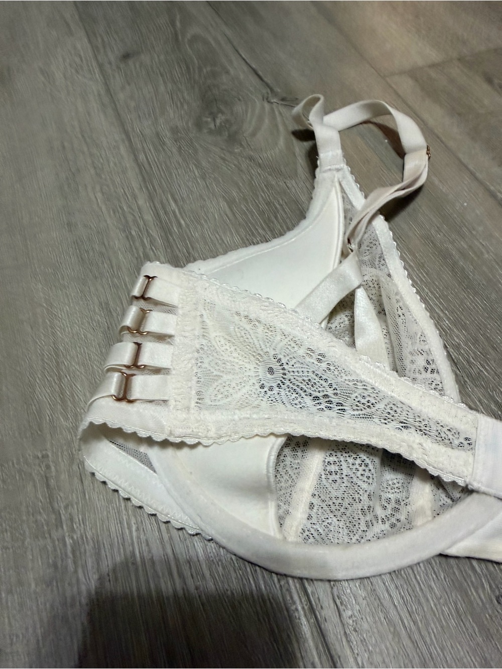 Victoria's Secret 34DD Great Condition Cream White Bra - Picture 4 of 6